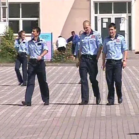 Examenul pentru absolvirea şcolilor de poliţie a fost suspendat pe motiv de criză