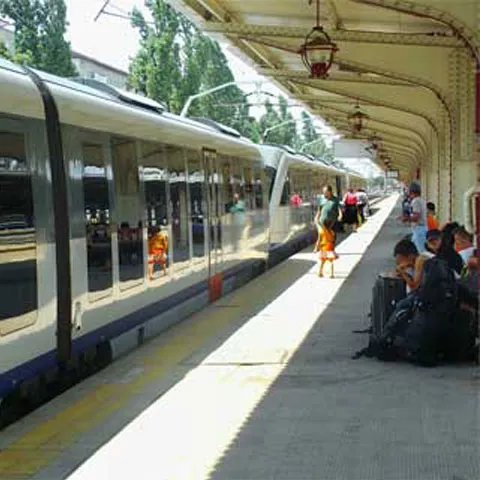 Sindicaliştii CFR consideră nesatisfăcătoare soluţiile convenite cu MTI, dar le acceptă