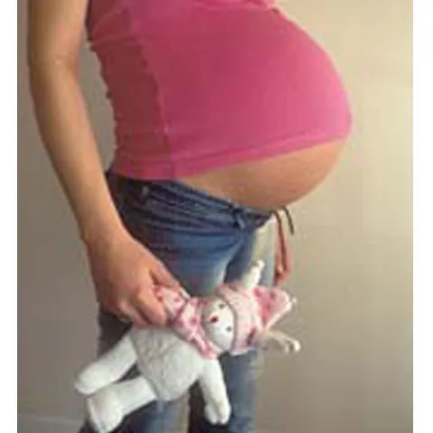 O adolescentă din judeţul Constanţa a rămas gravidă cu bunicul ei, care o viola de câţiva ani
