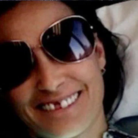 Demi Moore, ştirbă şi zâmbitoare