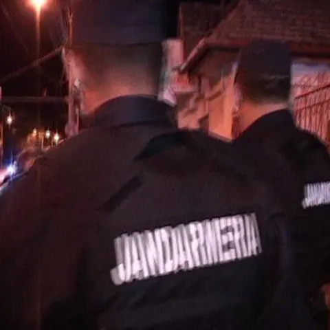 Un tânăr şi prietena lui au fost împuşcaţi în faţa unui bar din Timişoara