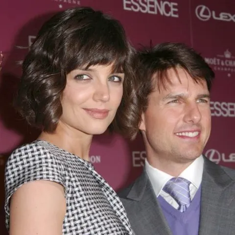 Katie Holmes vrea mai mult sex