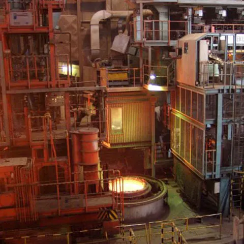 Angajaţii din metalurgie şi industria mobilei vor fi cei mai afectaţi de disponibilizările din următoarele luni