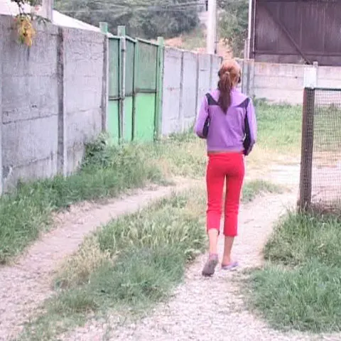 O tânără de 14 ani a fost sechestrată şi obligată să se prostitueze 