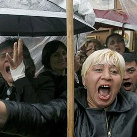 Confruntări violente între poliţie şi susţinătorii opoziţiei, în Georgia 
