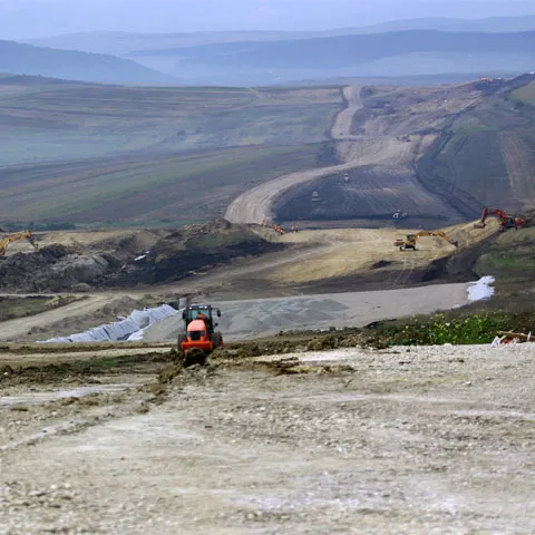 Bechtel mai are nevoie de 250 de milioane de euro pentru finalizarea tronsonului 2B al Autostrăzii Transilvania