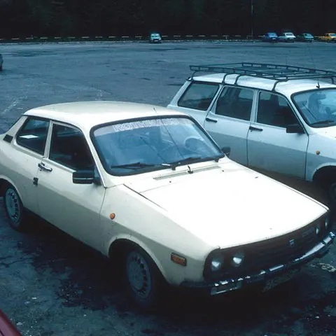 Ceauşescu a vrut ca Dacia să fie o maşină "pentru idioţi", spune Ion Mihai Pacepa