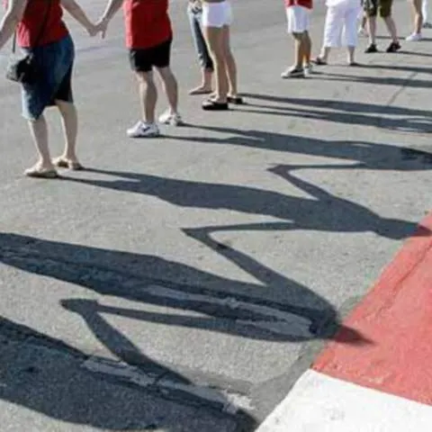 4.000 de copii au creat un lanţ uman în Piaţa Sfatului din Braşov