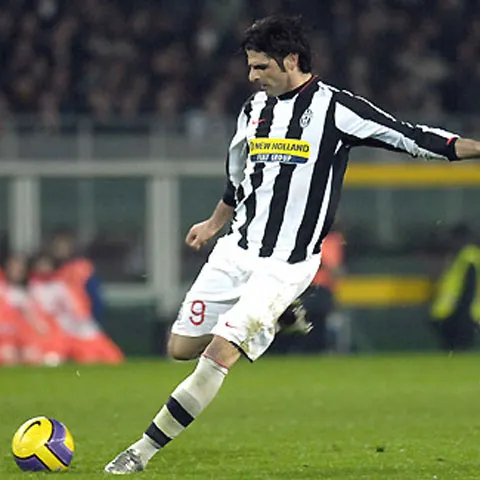 Italia - Vincenzo Iaquinta şi-a prelungit contractul cu Juventus până în 2013