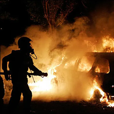 Incendiu de proporţii în Capitală
