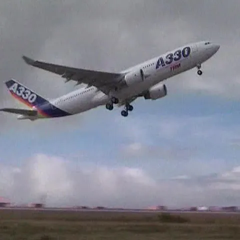 Românca aflată la bordul avionului dispărut deasupra Atlanticului are 33 de ani şi este din Buzău