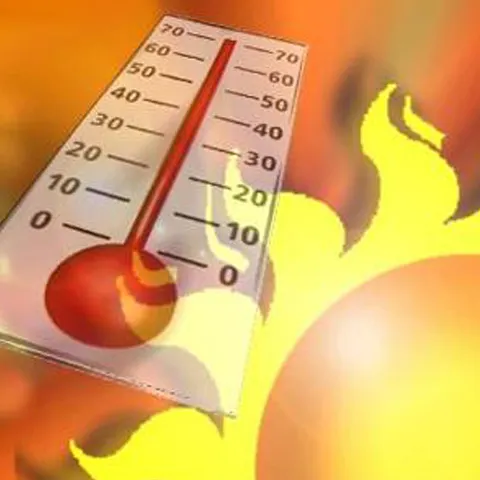 Sfârşit de săptămână cald în România, însă local vor mai fi averse, însoţite de fulgere şi vânt