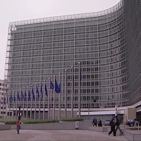 În Marea Britanie şi Olanda, au început joi alegerile europarlamentare