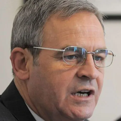 Tokes susţine că este demn ca românii să înveţe maghiara, dacă trăiesc printre maghiari
