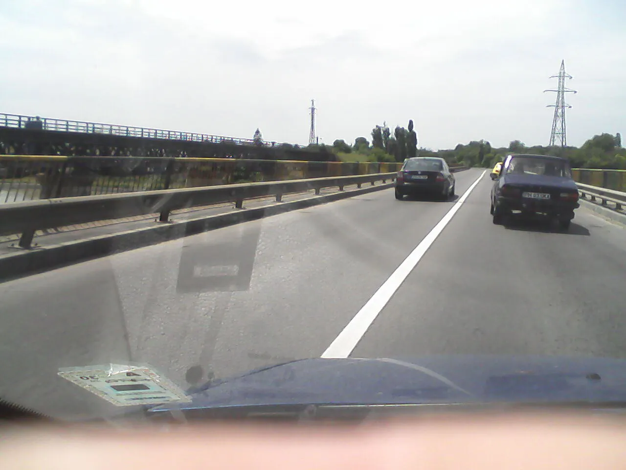 Depăşirea pe linie continuă