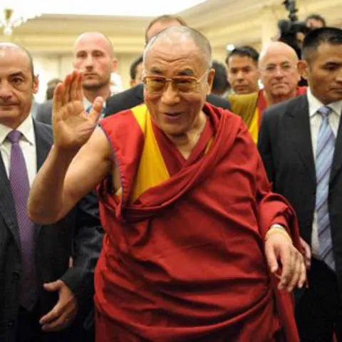 Dalai Lama a primit titlul de "cetăţean de onoare" al oraşului Paris