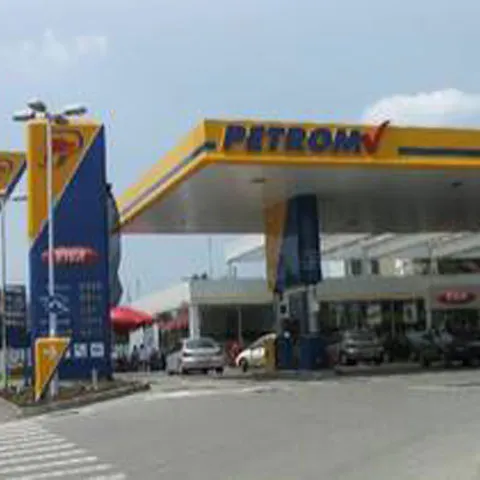 Petrom a scumpit carburanţii cu 6 bani/litru, de miercuri