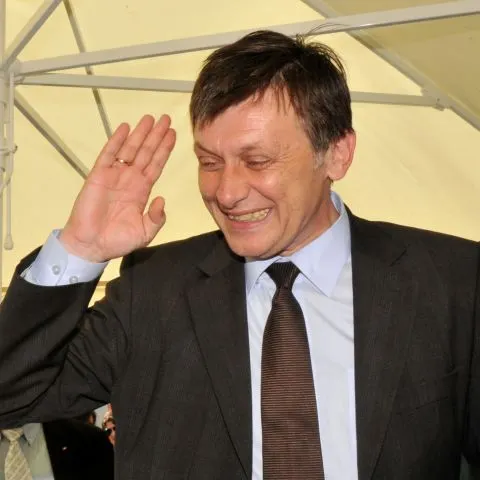 Liberalii doresc ca discuţiile pentru comisarul european să se poarte cu toate partidele