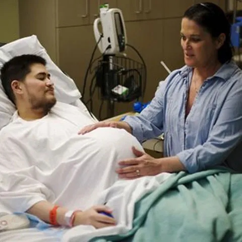 Thomas Beatie, un transsexual din SUA, a născut pentru a doua oară