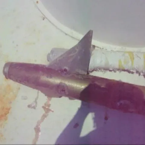 Un bărbat din Florida a pescuit o rachetă aer-aer încă activă
