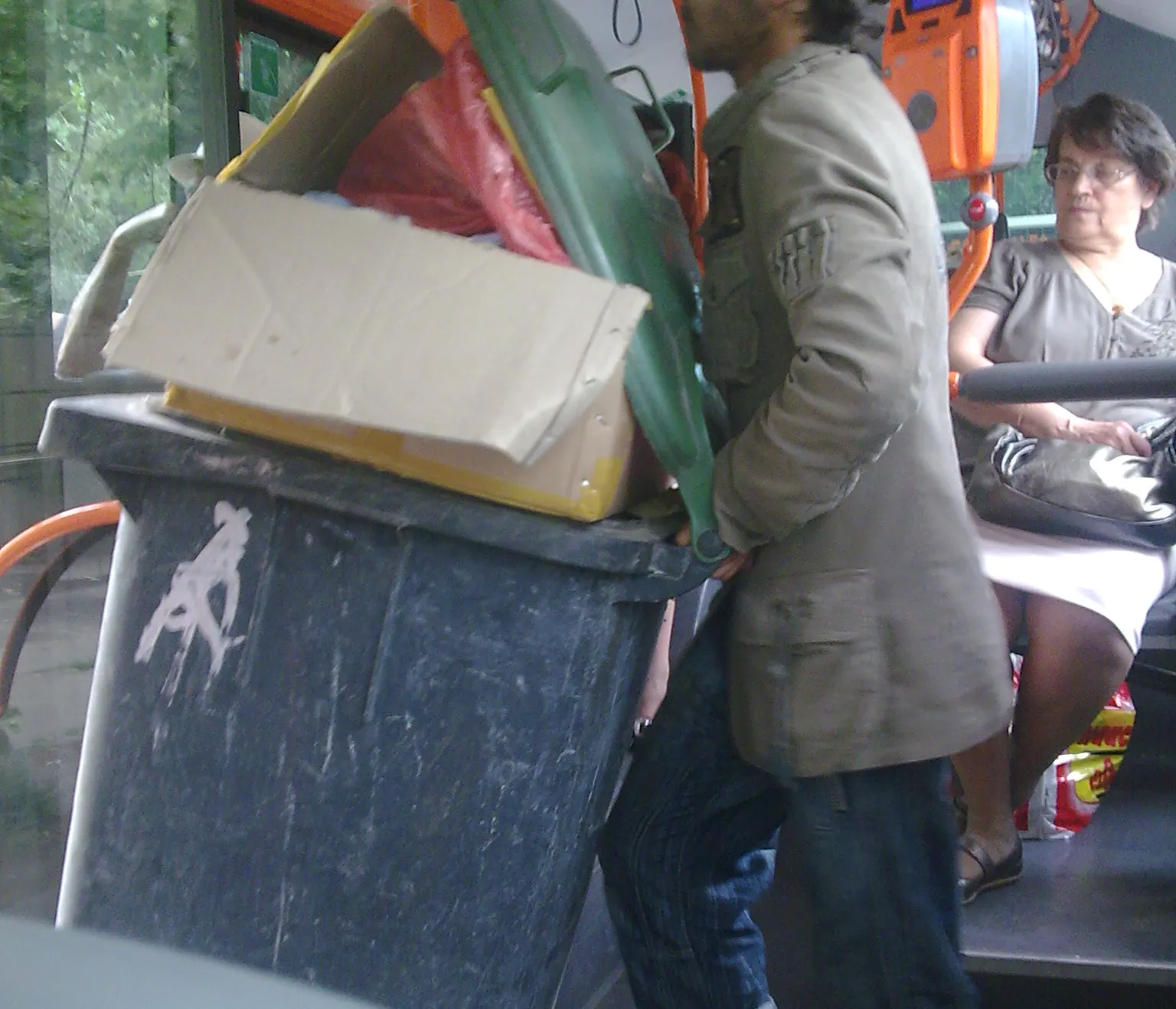 Cu tomberonul în RATB