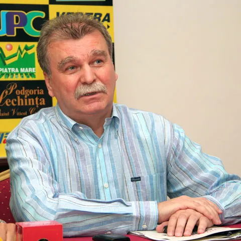Dinu Gheorghe refuză Steaua: "La cum a fost meciul cu Unirea, puteau pune nişte porţi mobile, să se joace de-a latul terenului"