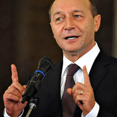 Traian Băsescu avertizează că programul de investiţii publice este în pericol