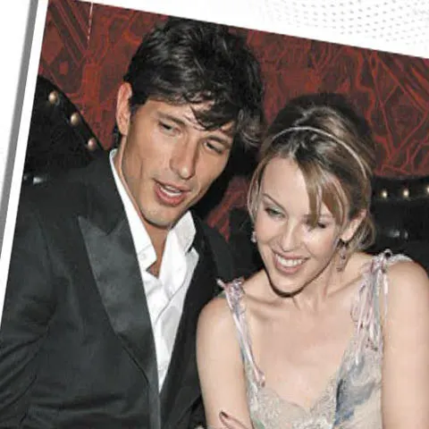 Kylie Minogue e tot mai aproape de altar