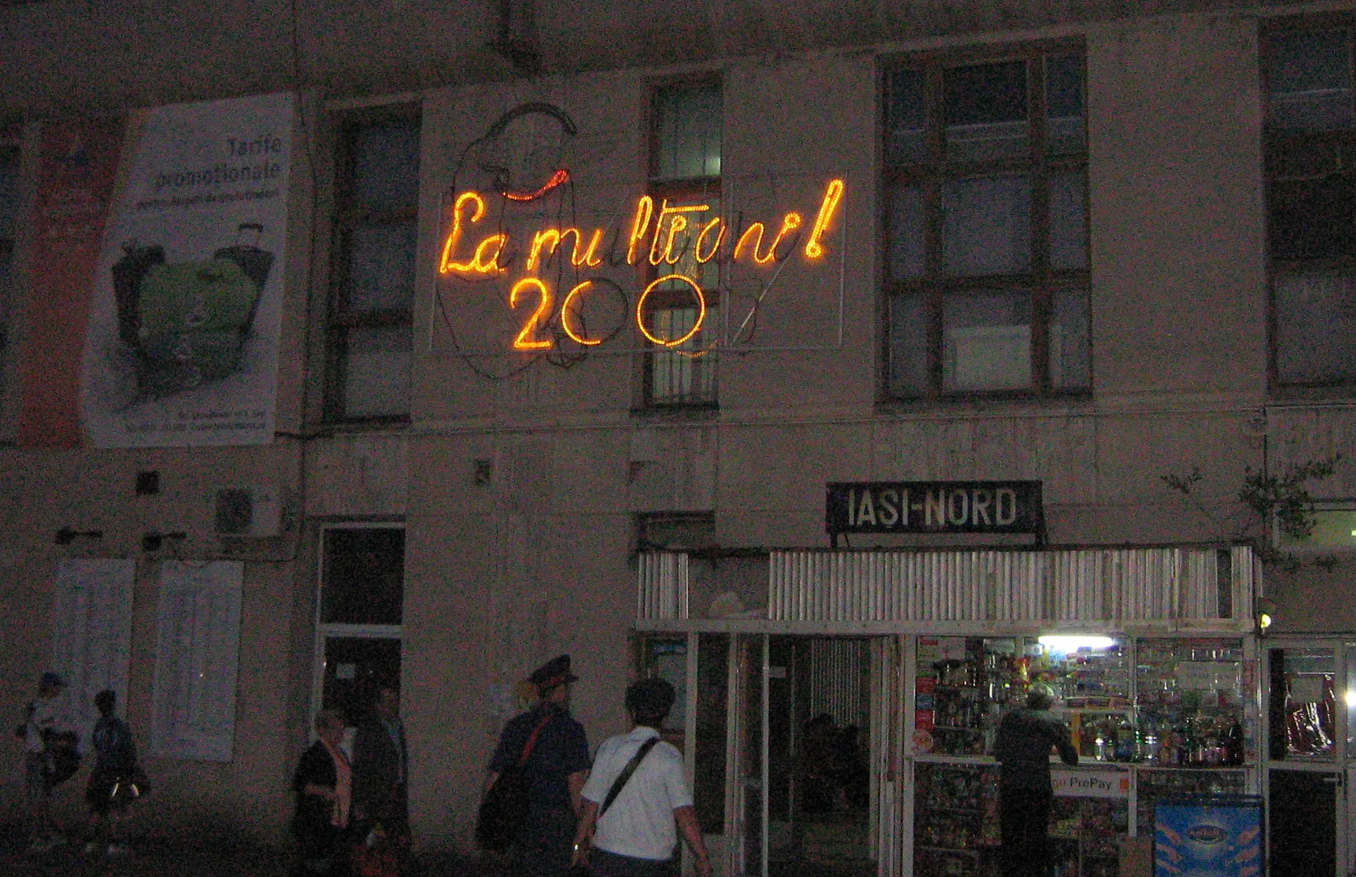 Gara din Iaşi - urare pentru sărbătorile de iarnă în plină vară