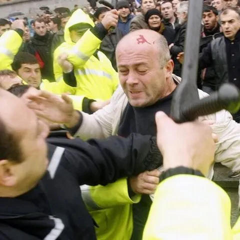 Autorităţile georgiene minimalizează amploarea ciocnirilor cu protestatarii de la Tbilisi