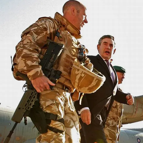 Brown anunţă lansarea unei anchete independente privind implicarea Marii Britanii în războiul din Irak