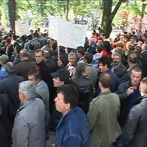 17.000 de angajaţi CFR Marfă vor primi salariile reduse aproape la jumătate