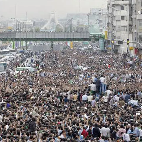 Mii de susţinători ai lui Ahmadinejad au manifestat la Teheran