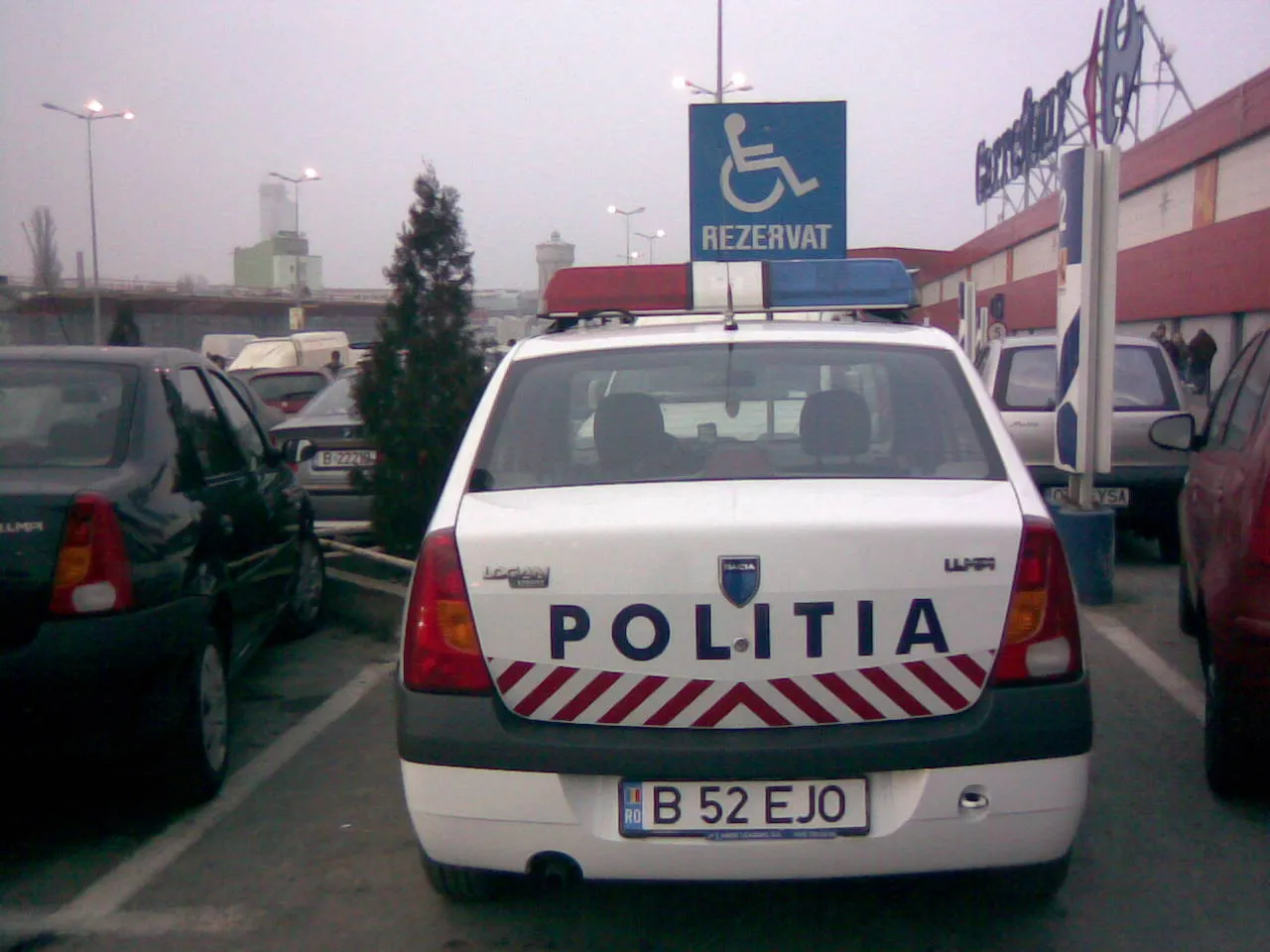 Şi poliţia încalcă regulile de circulaţie