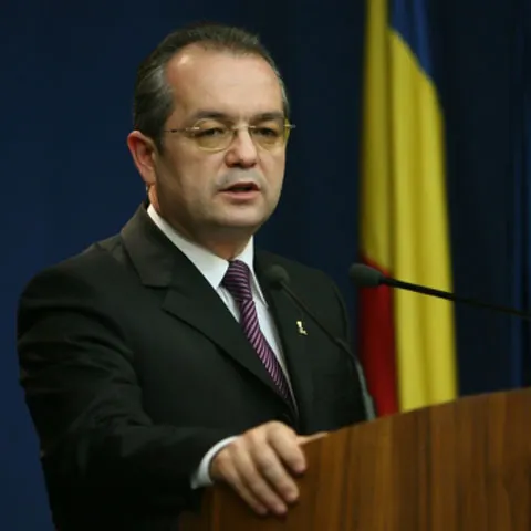 Emil Boc a anunţat desfiinţarea, reducerea şi comasarea a 189 de taxe