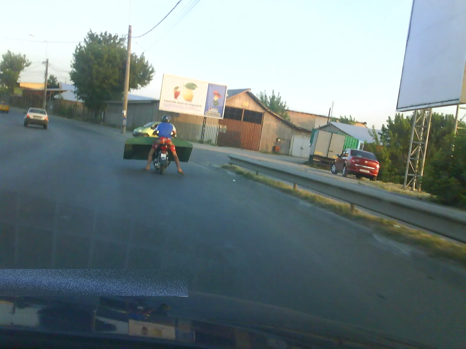 Cu barca pe scuter