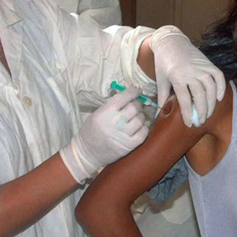 Vaccinarea copiilor poate ajuta la controlul răspândirii gripei H1N1 
