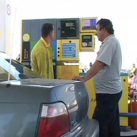 Benzina în staţiile Rompetrol s-a scumpit cu 7 bani pe litru 