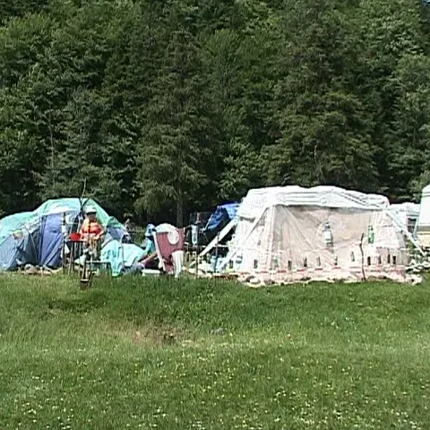 Cum să scapi de caniculă: Mersul cu cortul la munte pe toată perioada verii