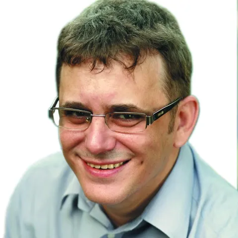 Humanitas a lansat "Cum să devii un Nimeni", de Iulian Comănescu