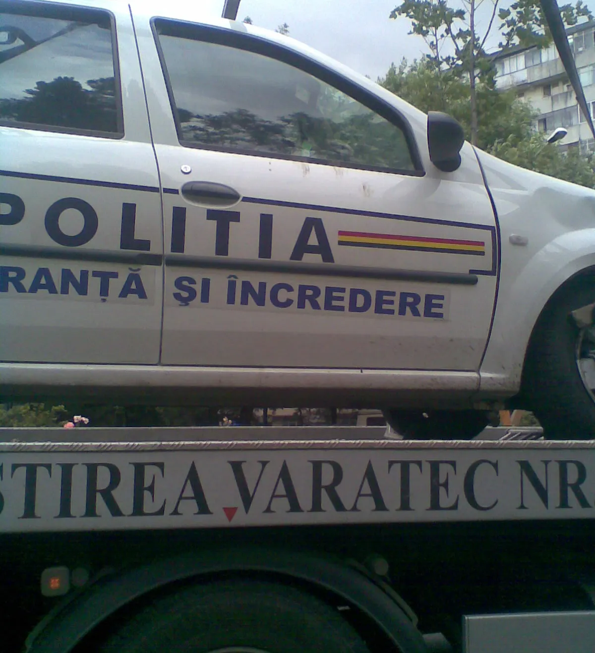 Maşina poliţiei a avut probleme
