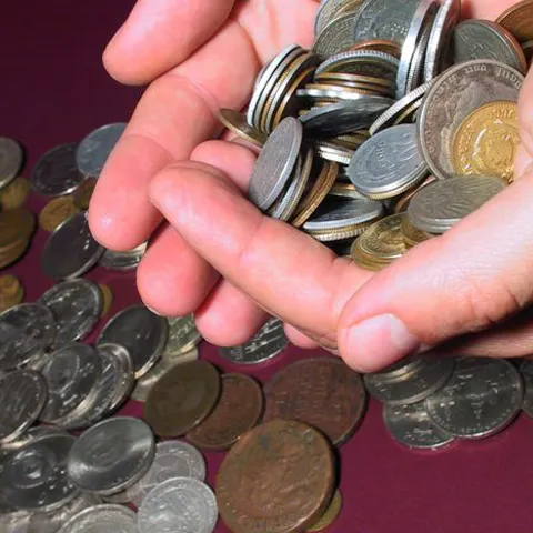 Angajaţii de la stat ar putea rămâne fără prima de Crăciun