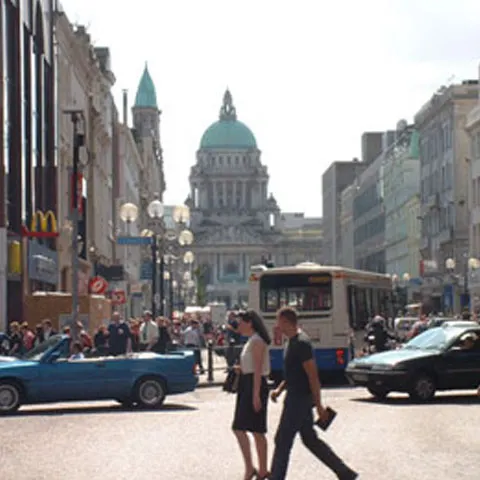Doi adolescenţi reţinuţi la Belfast, o manifestaţie de solidaritate cu românii a avut loc sâmbătă