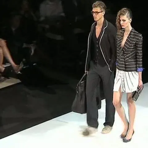 Giorgio Armani a prezentat la Milano colecţia masculină pentru 2010 