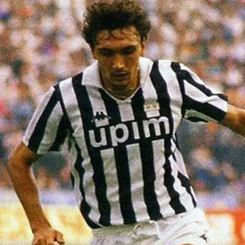 Antrenorul lui Dinamo, cel mai dur jucător din Italia!
