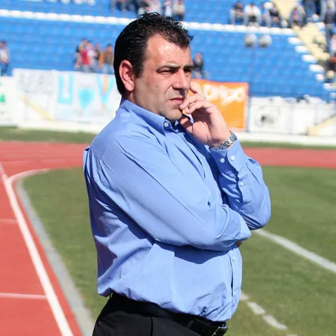 Internaţional Curtea de Argeş: Ştefan Stoica a renunţat la 11 jucători, printre care şi fiul său!