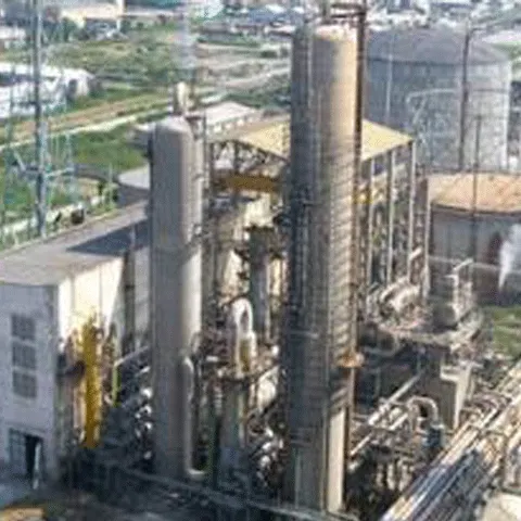 Un incendiu a izbucnit la Combinatul Azomureş după ce s-a spart o ţeavă de gaz
