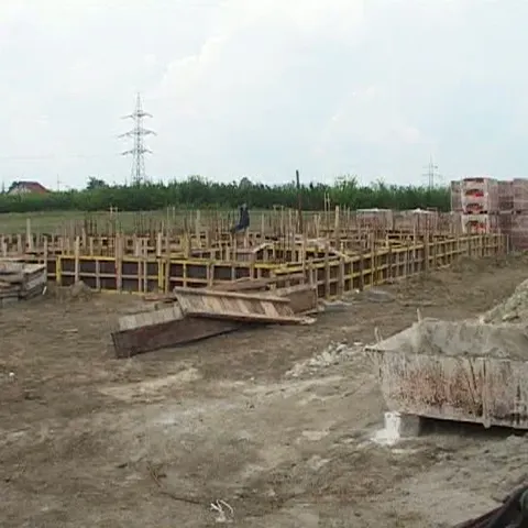 54 de familii din Ocnele Mari locuiesc într-o zonă de mare risc 