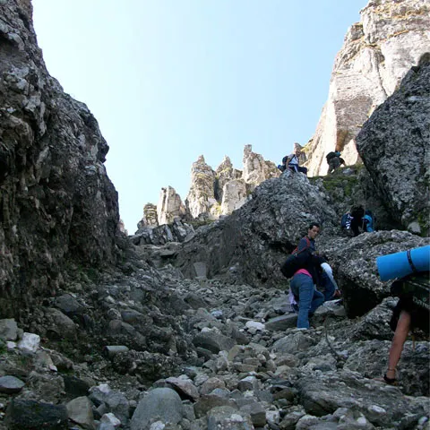 Vremea se anunţă instabilă la munte, turiştii sunt sfătuiţi să evite traseele montane din Bucegi