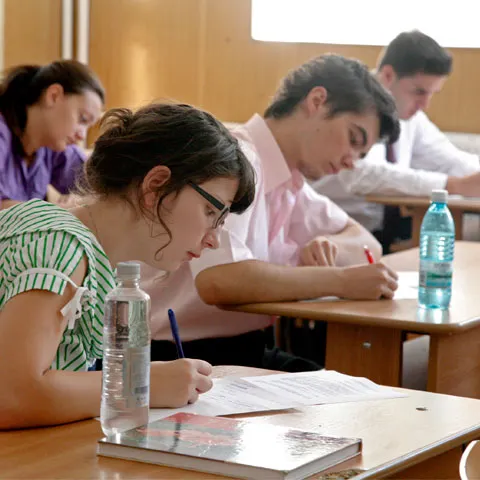 La prima probă scrisă de la bacalaureat au fost eliminaţi din examen 45 de elevi